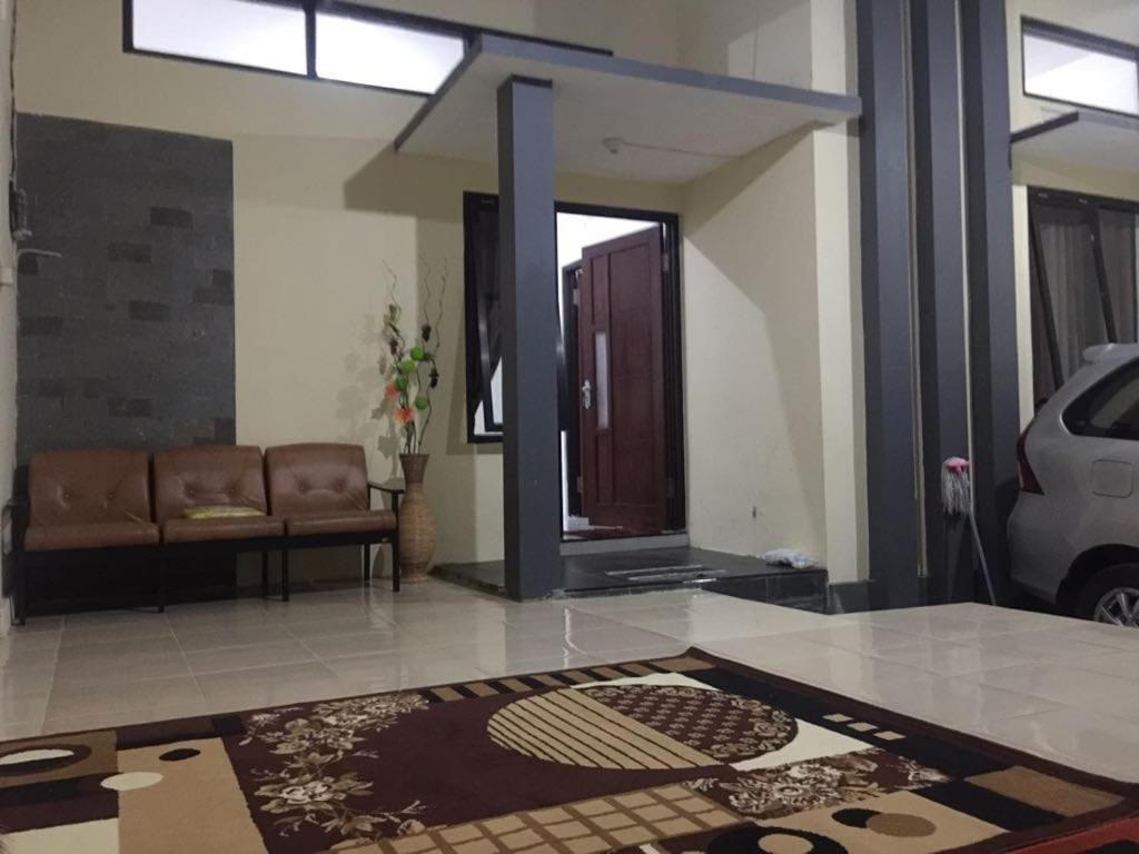 Green Homestay Malang Eksteriør billede
