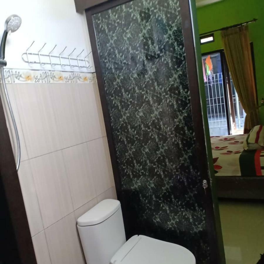 Green Homestay Malang Eksteriør billede
