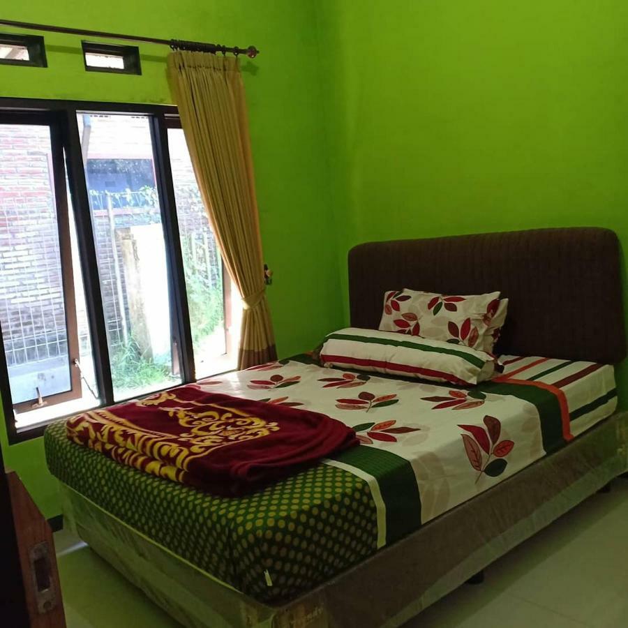Green Homestay Malang Eksteriør billede